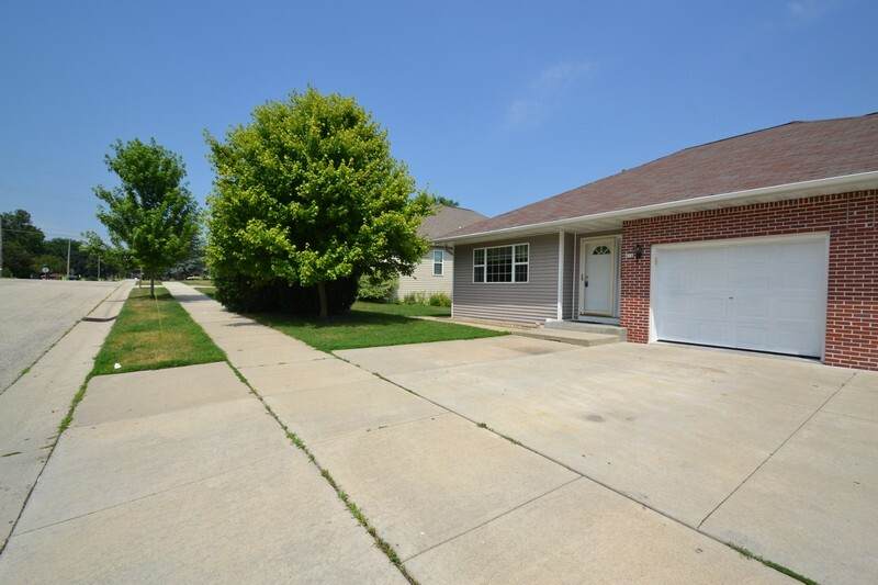 416 Sunset Dr - Photo 1