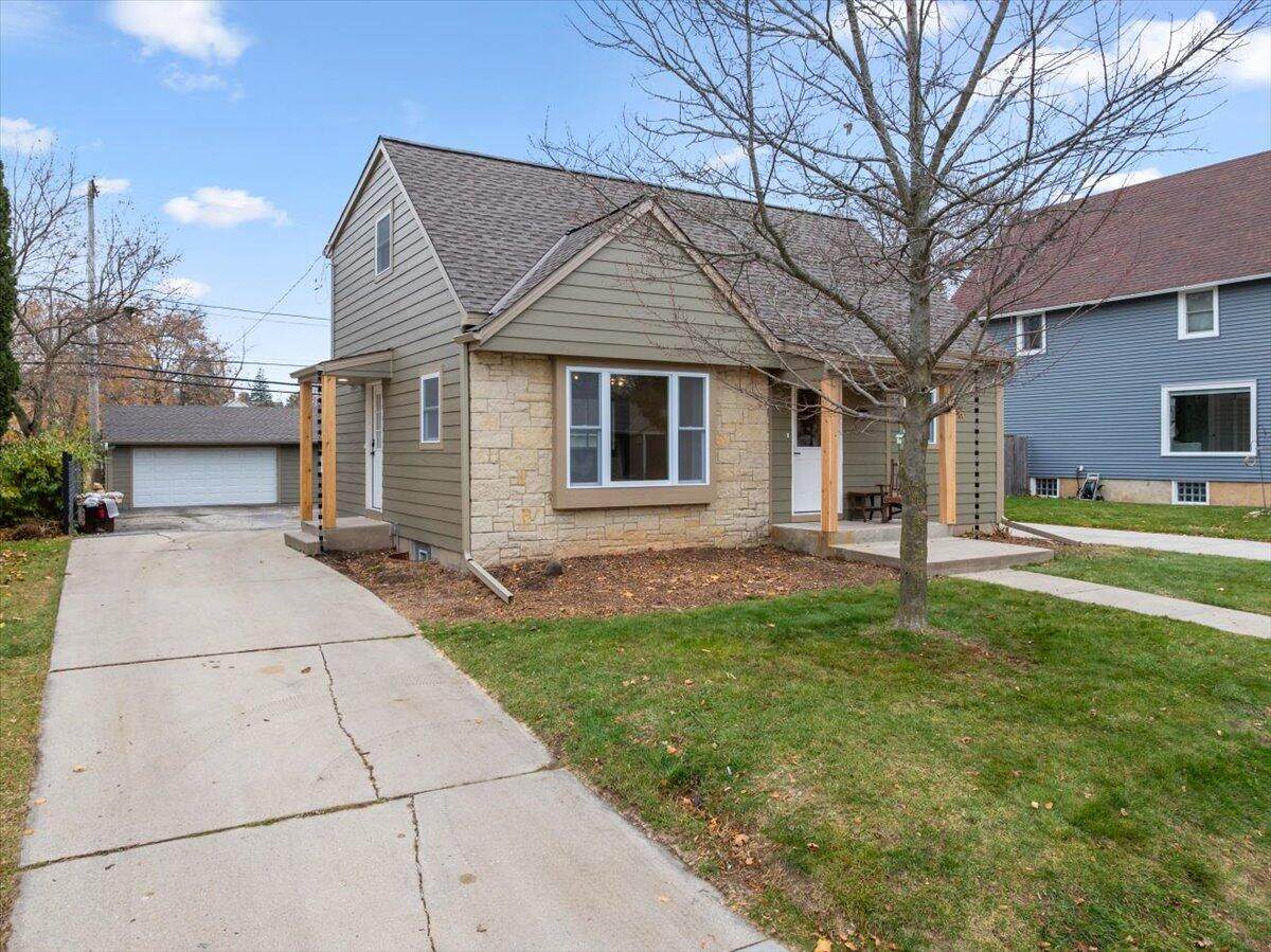 1021 13th Ave - Photo 1