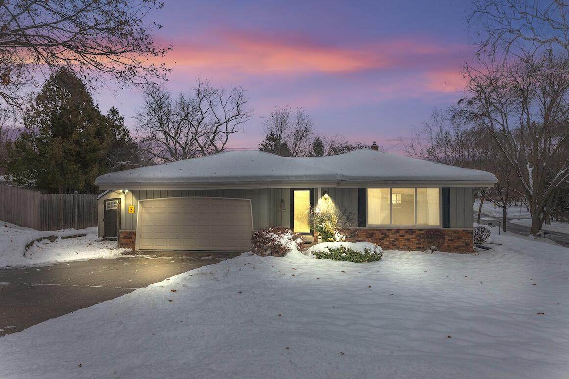 205 Crestwood Dr - Photo 1