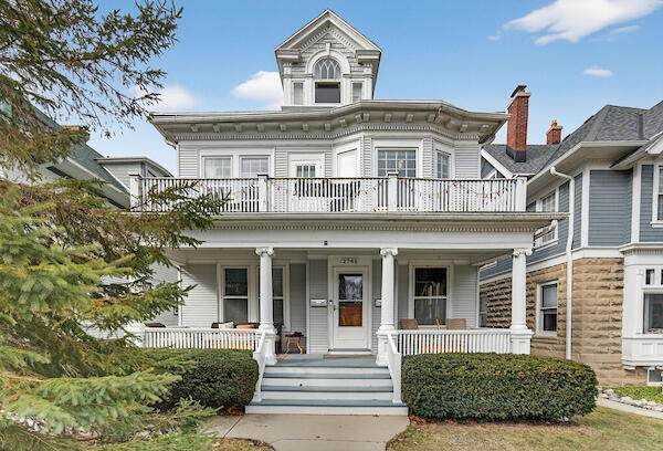 2745 Farwell Ave - Photo 1