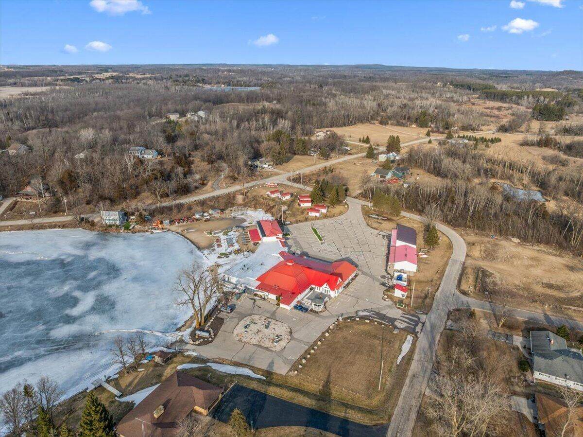 W921 Kettle Moraine Ln - Photo 1