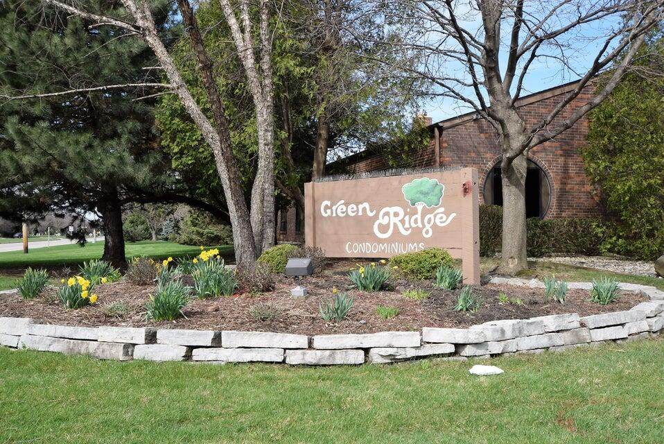 5736 Cambridge Cir - Photo 1
