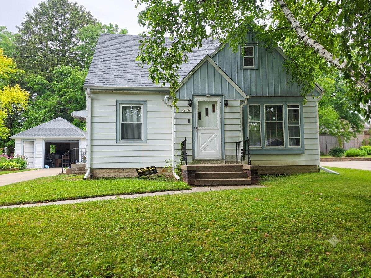 6615 42nd St - Photo 1