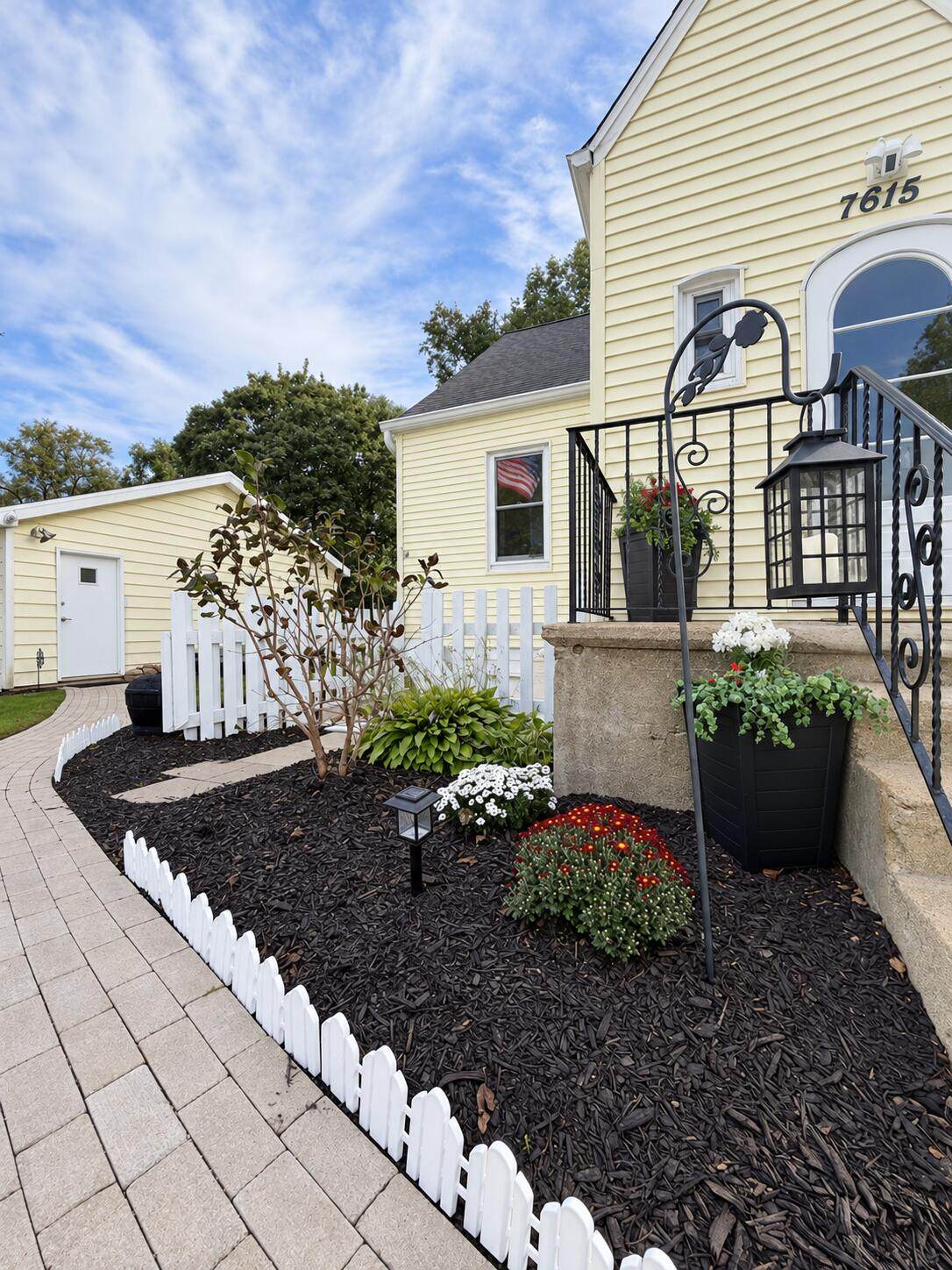 7615 South Dr - Photo 1