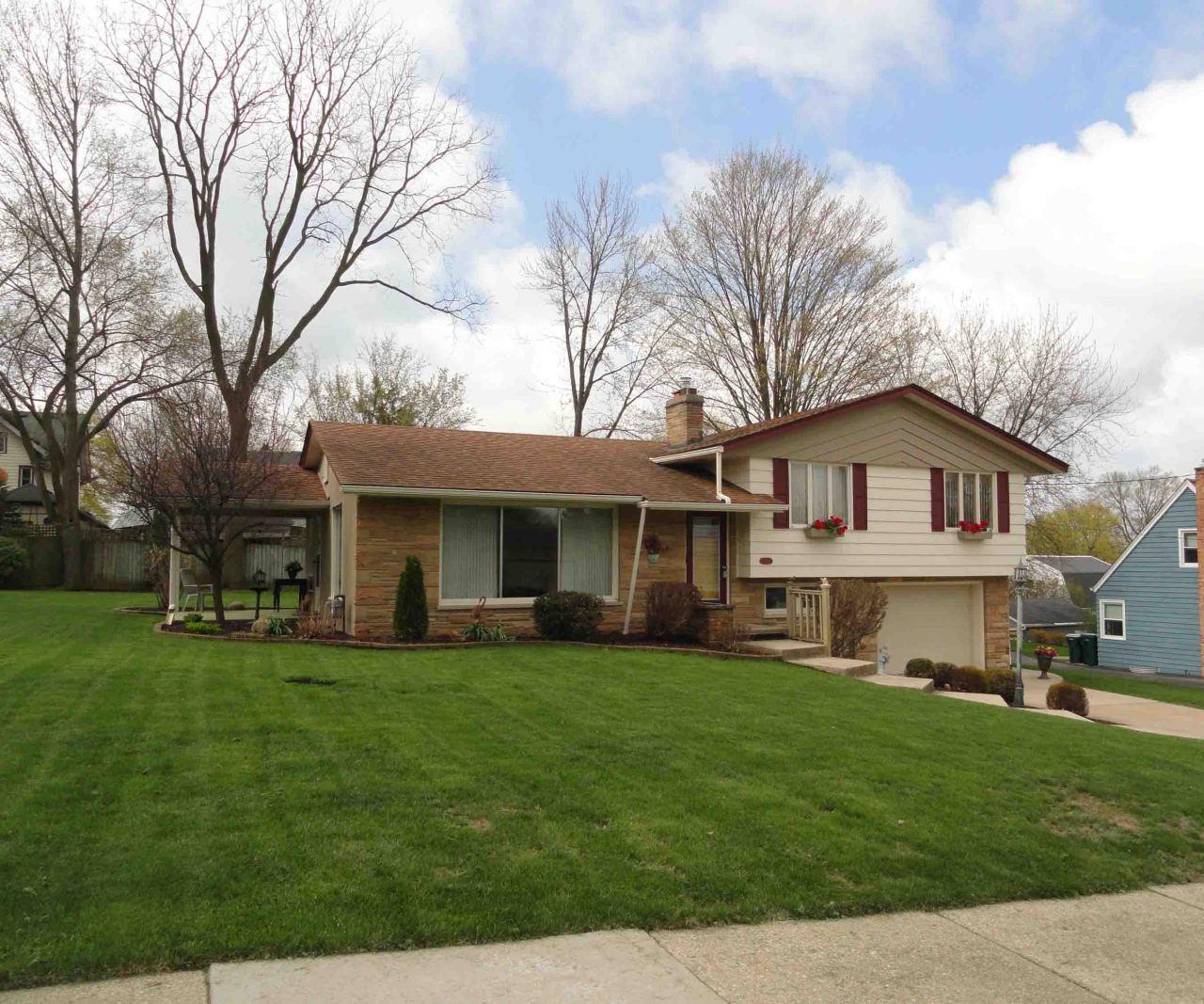 343 Rossman St - Photo 1