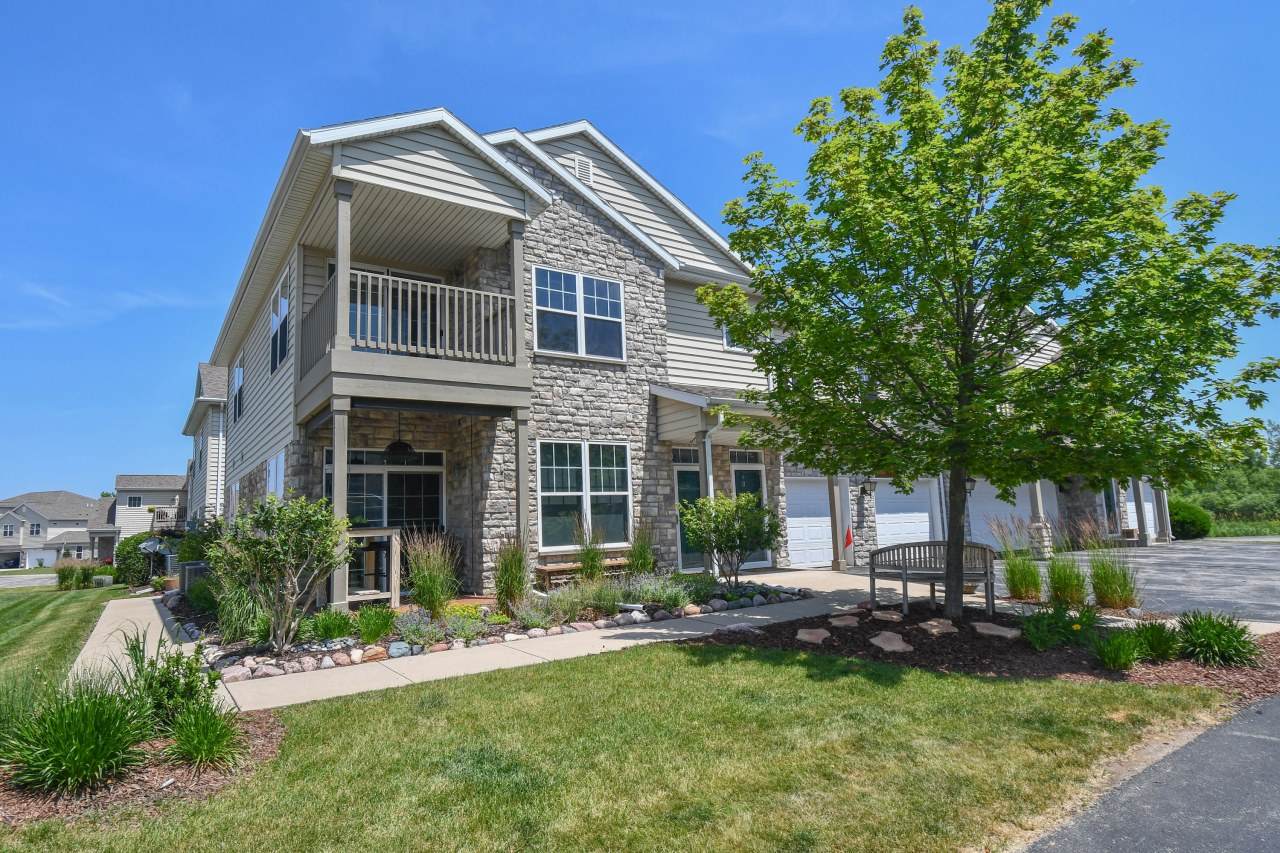 N16W26420 Meadowgrass Cir - Photo 1