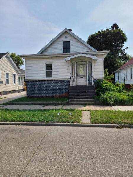 1637 Villa St - Photo 1