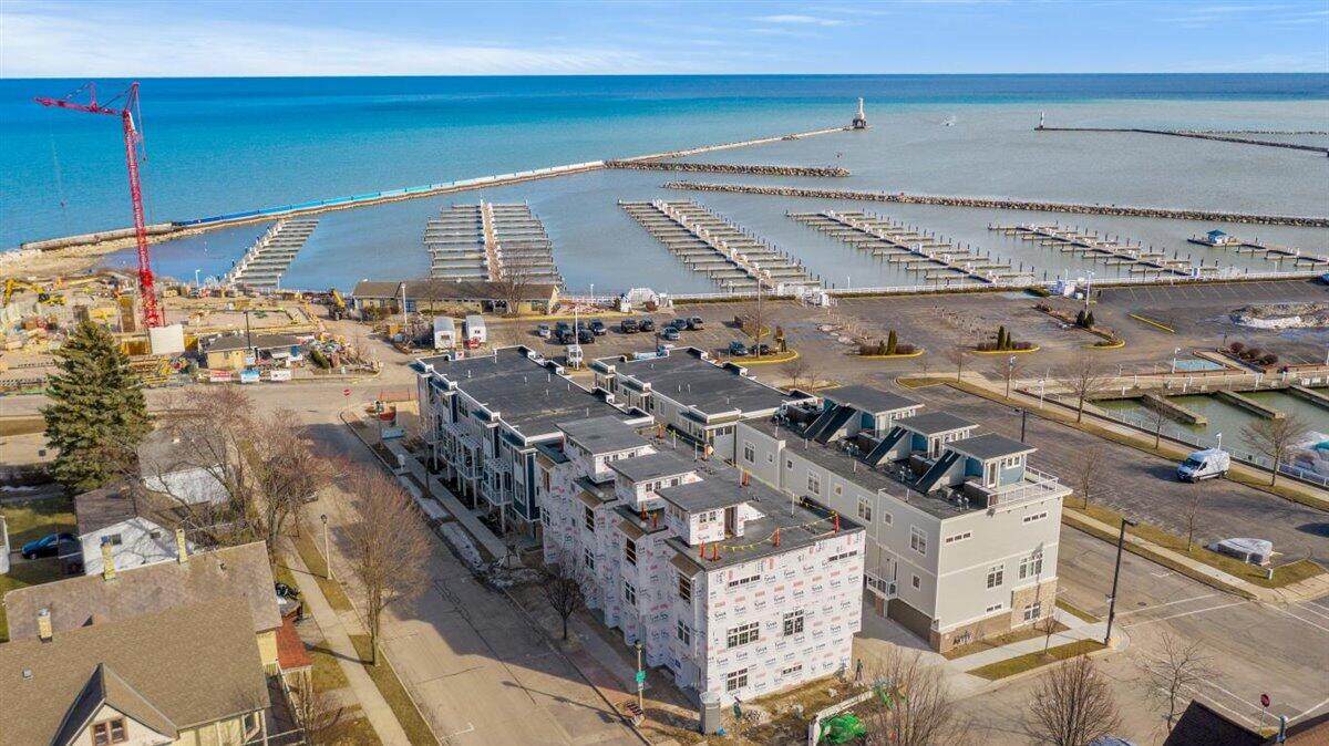 307 Pier St - Photo 1