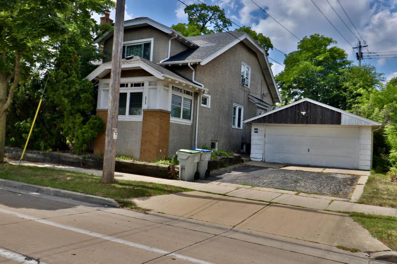 2715 76th St - Photo 1