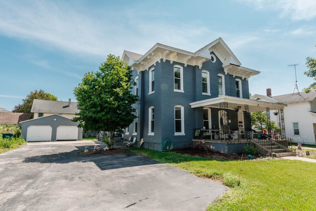 111 Wisconsin St - Photo 1