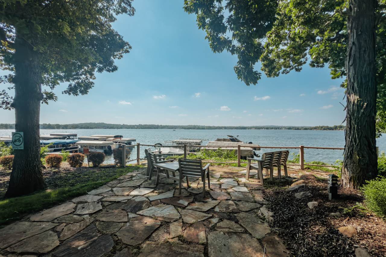 S75W17553 Harbor Cir - Photo 1