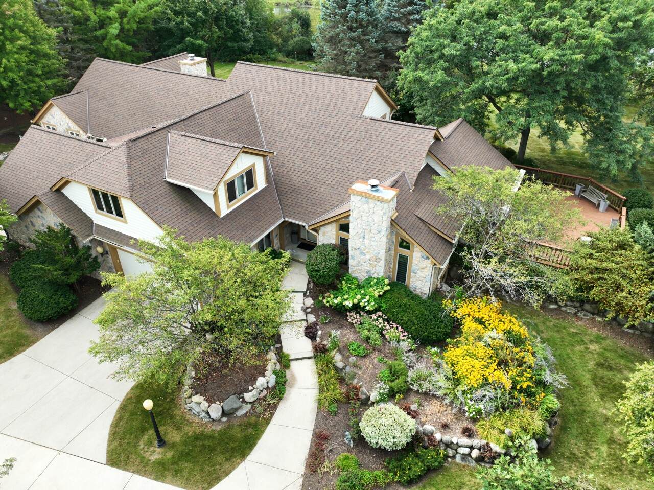 N19W22081 Fox View Ct - Photo 1