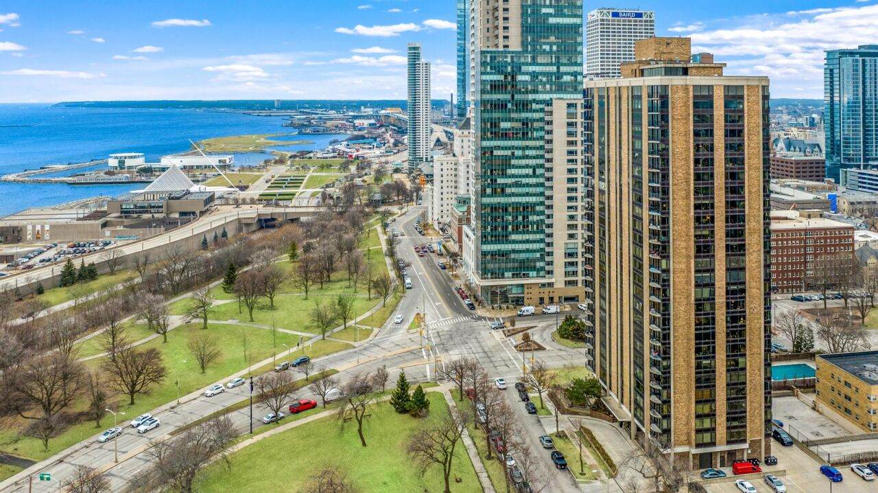 929 Astor St - Photo 1