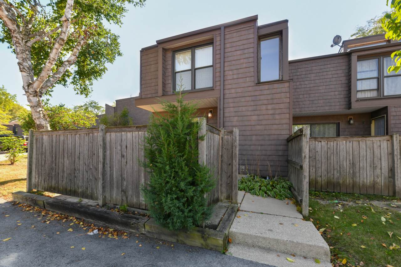 6989 Glenbrook Rd - Photo 1