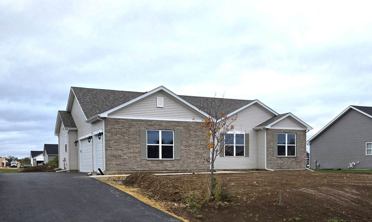 411 Cambridge Dr - Photo 1