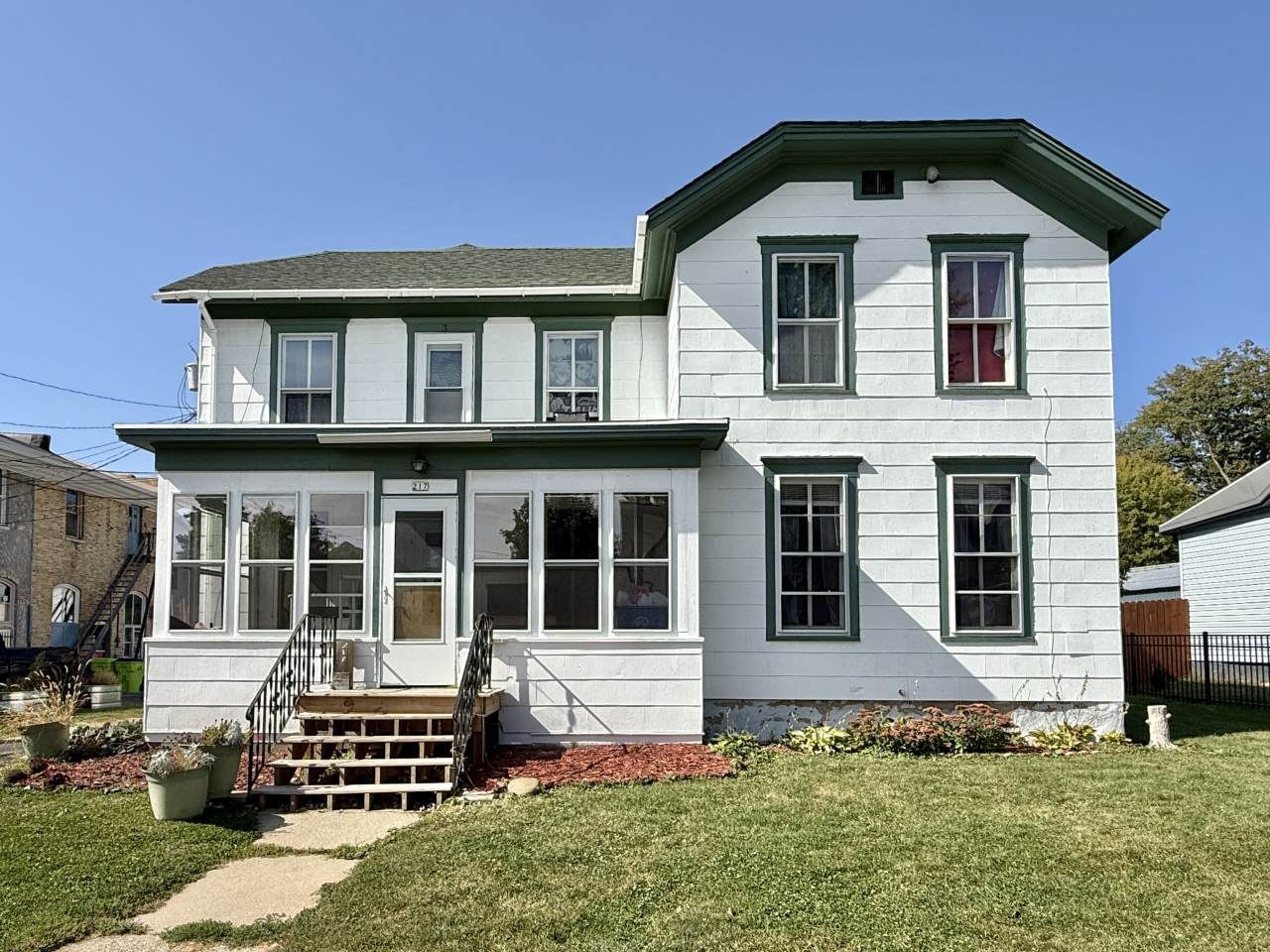 217 Baldwin St - Photo 1