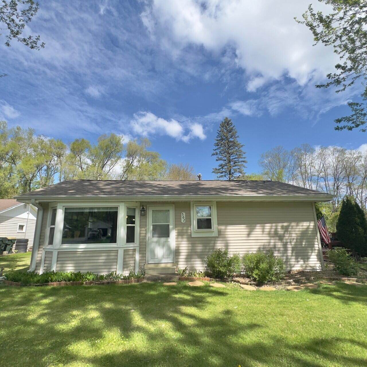 562 Gatewood Dr - Photo 1
