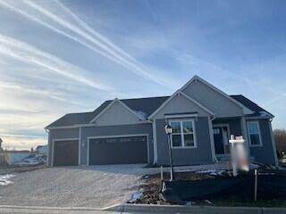 1373 Overlook Cir - Photo 1
