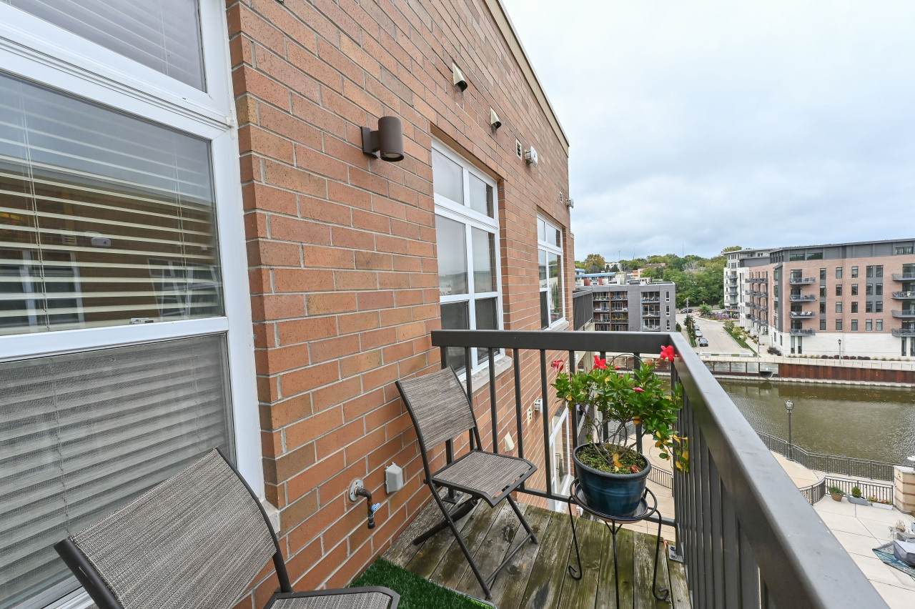 1905 Water St - Photo 1