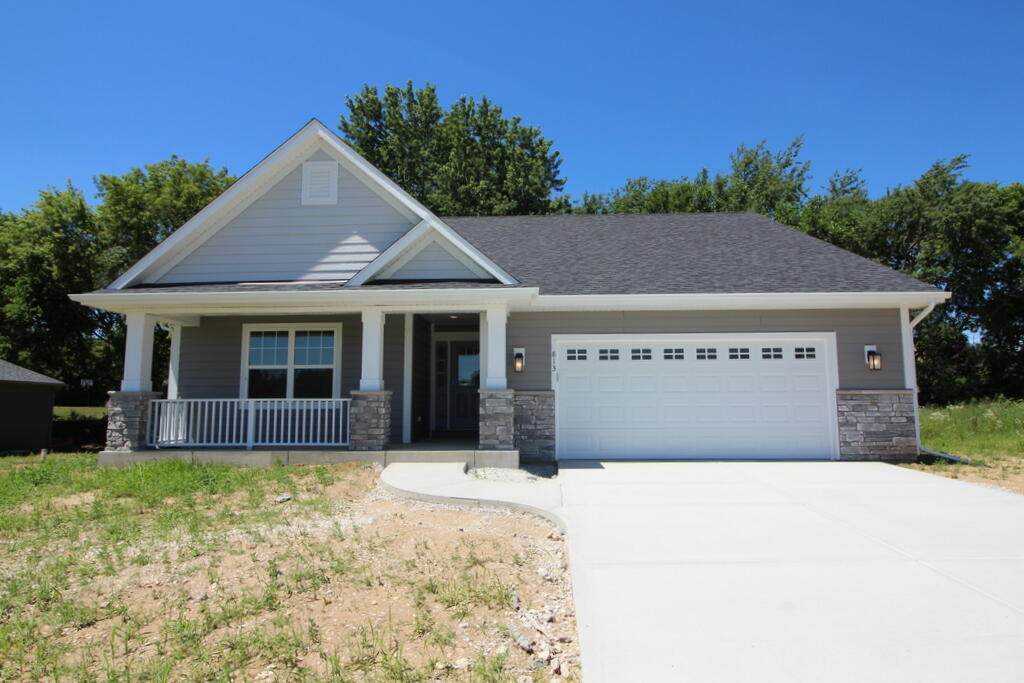 813 Fairway Dr - Photo 1