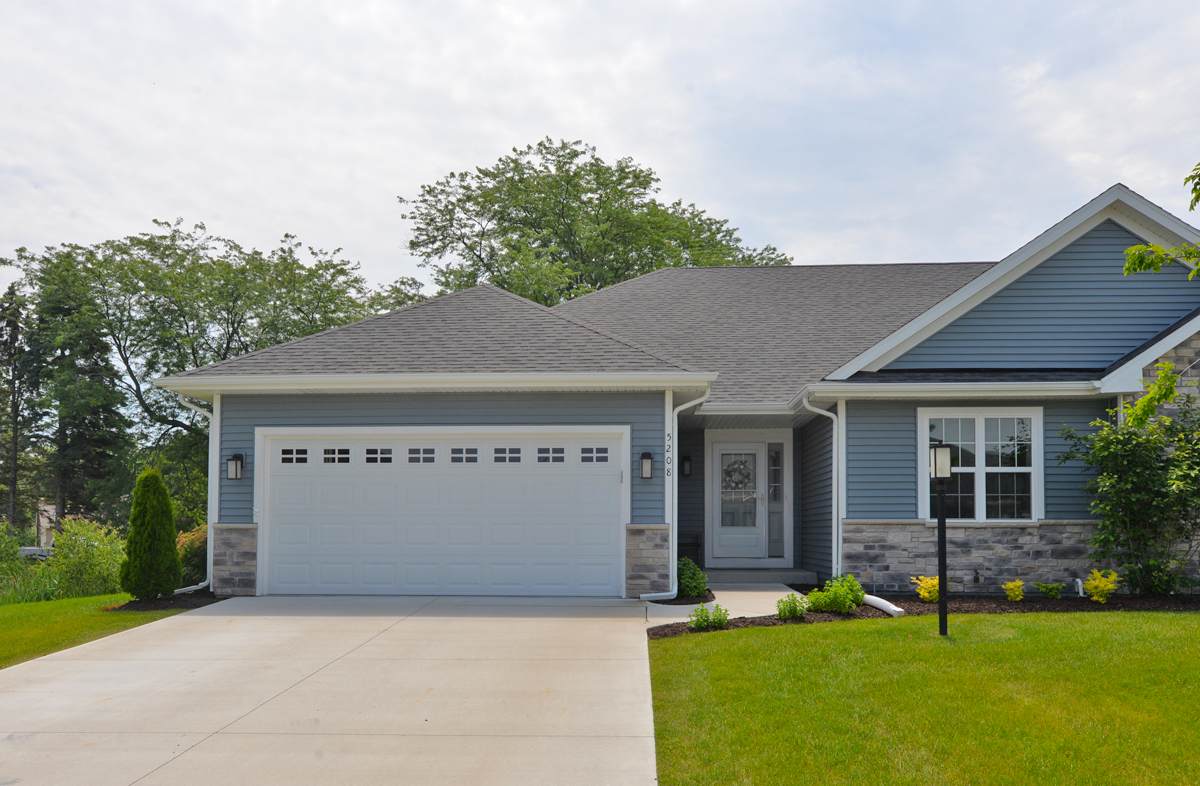 5208 Briarwood Cir - Photo 1