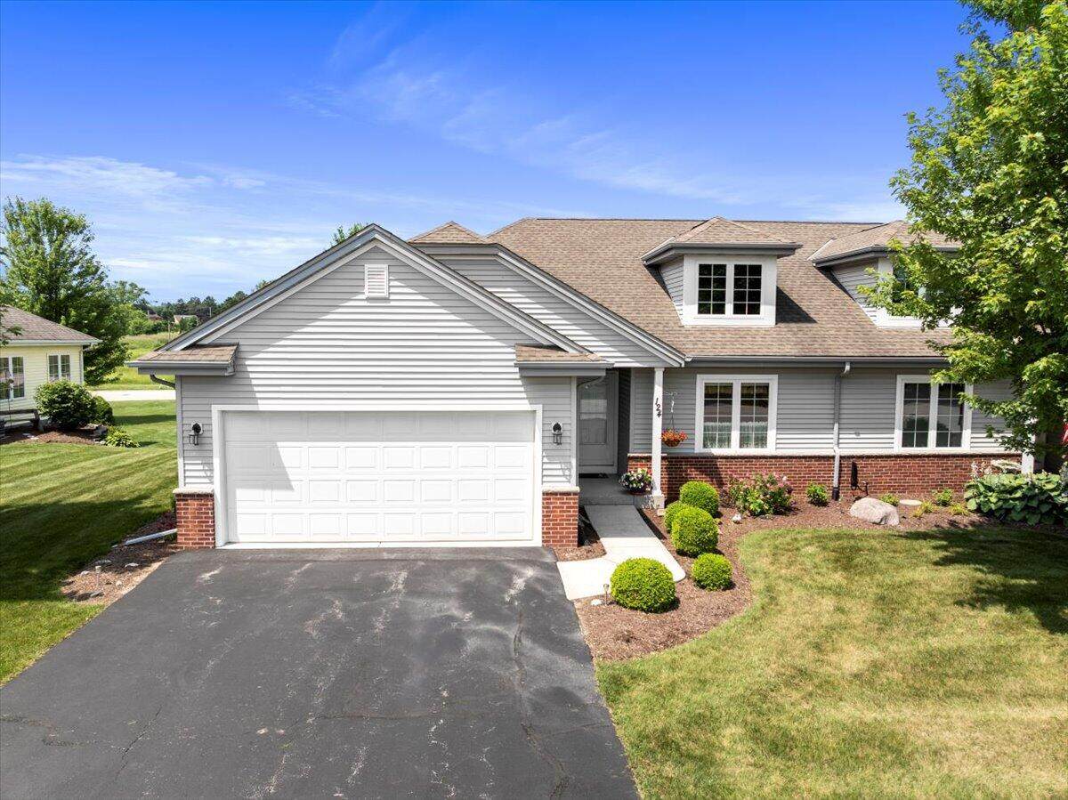 124 Sarahs Way - Photo 1