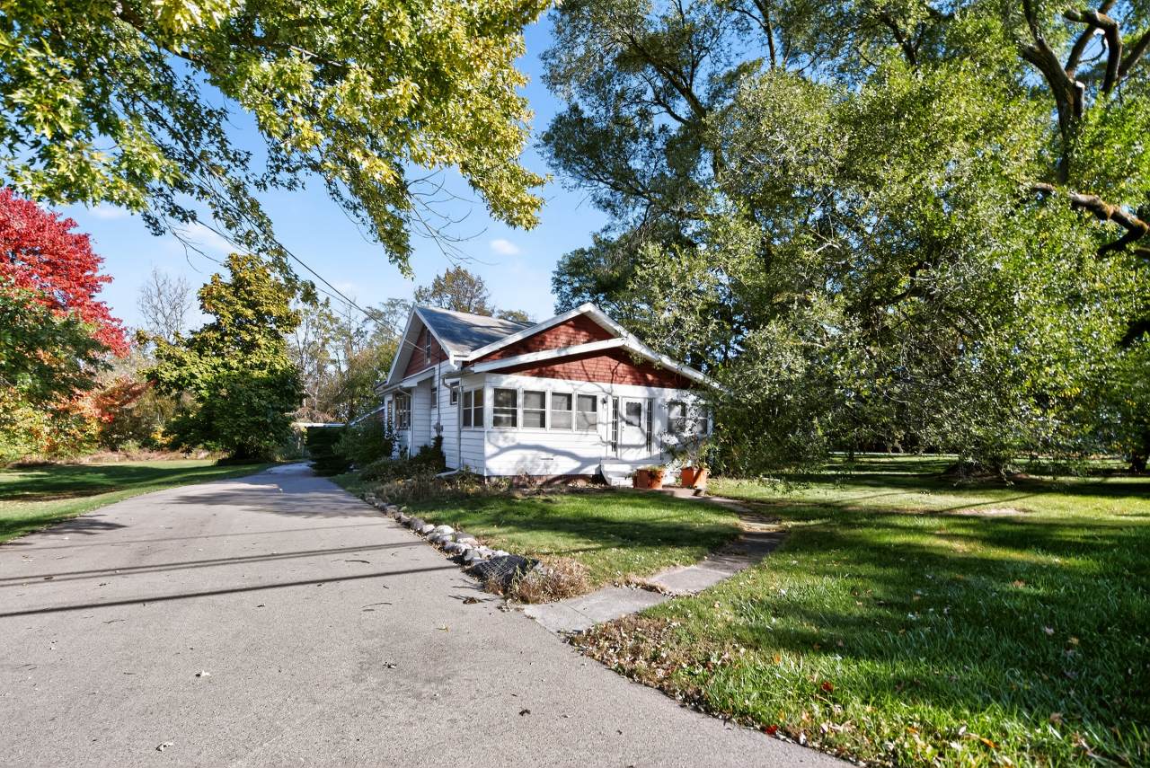 550 Oakwood Rd - Photo 1