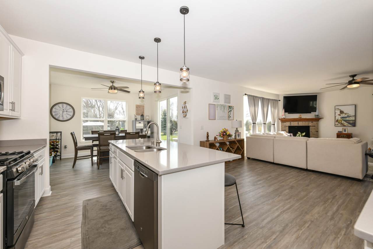 430 Ashley Dr - Photo 1