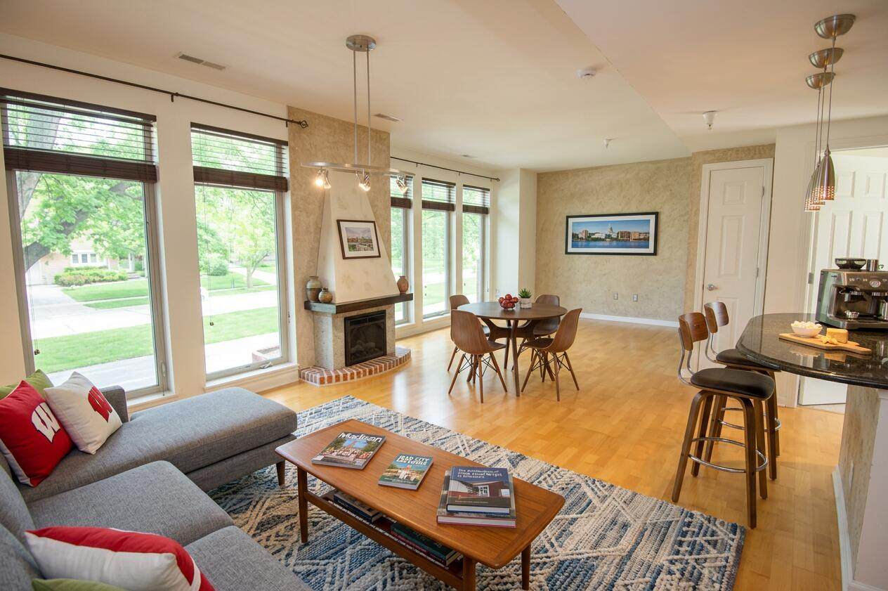 688 Midvale Blvd - Photo 1