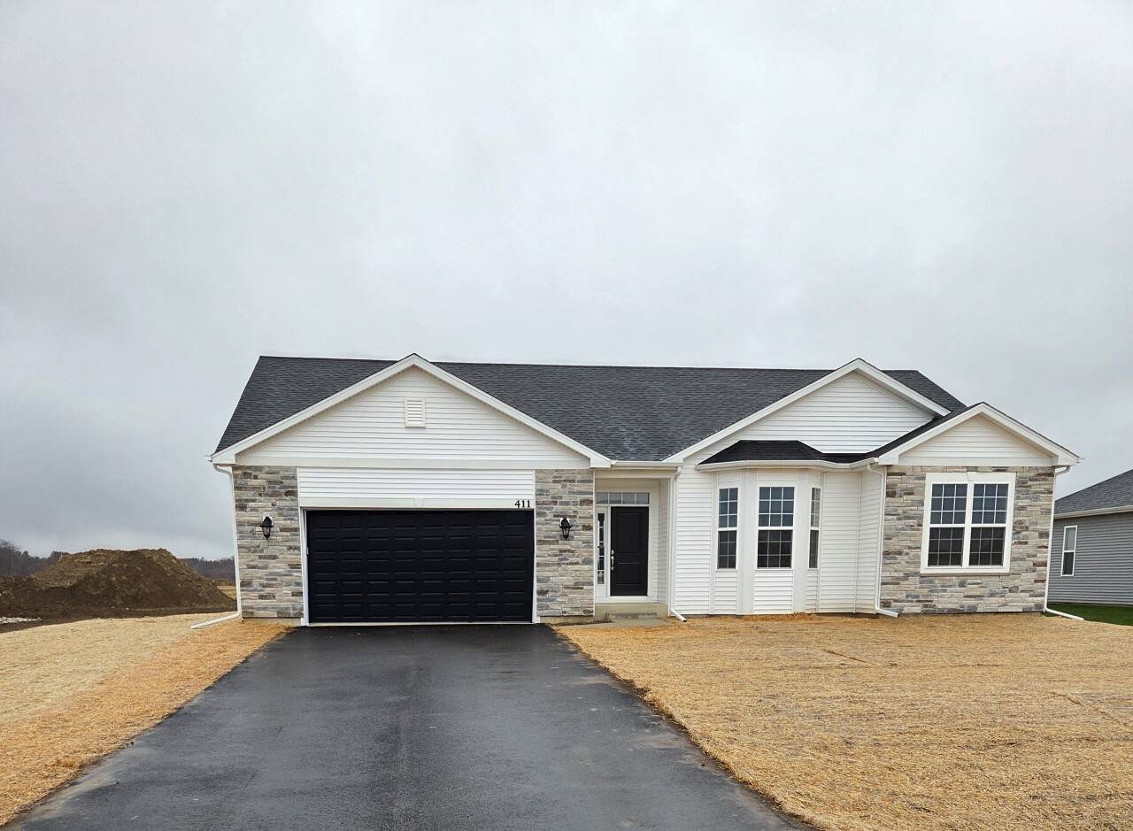 411 Canterbury Ct - Photo 1