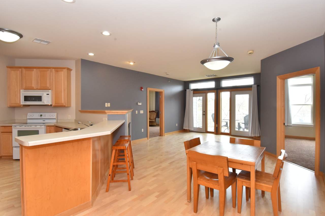 110 Wisconsin St - Photo 1
