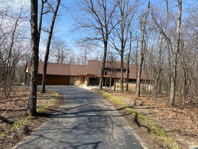 W333S9333 Red Brae Dr - Photo 1