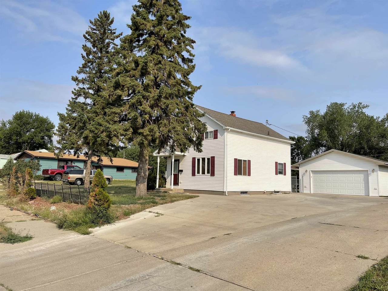 819 11th Ave - Photo 1