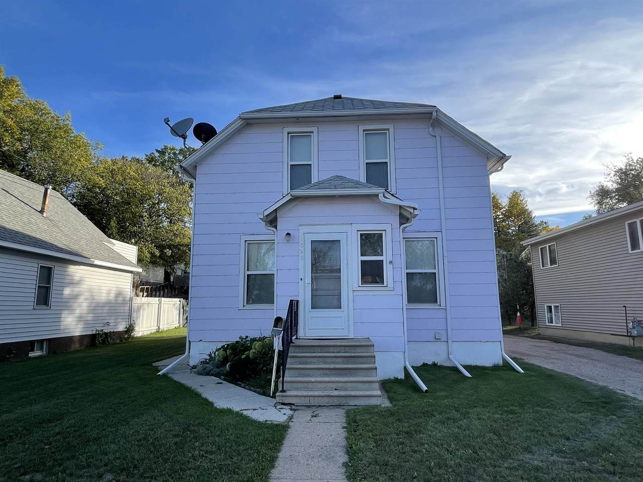 1020 Valley St - Photo 1