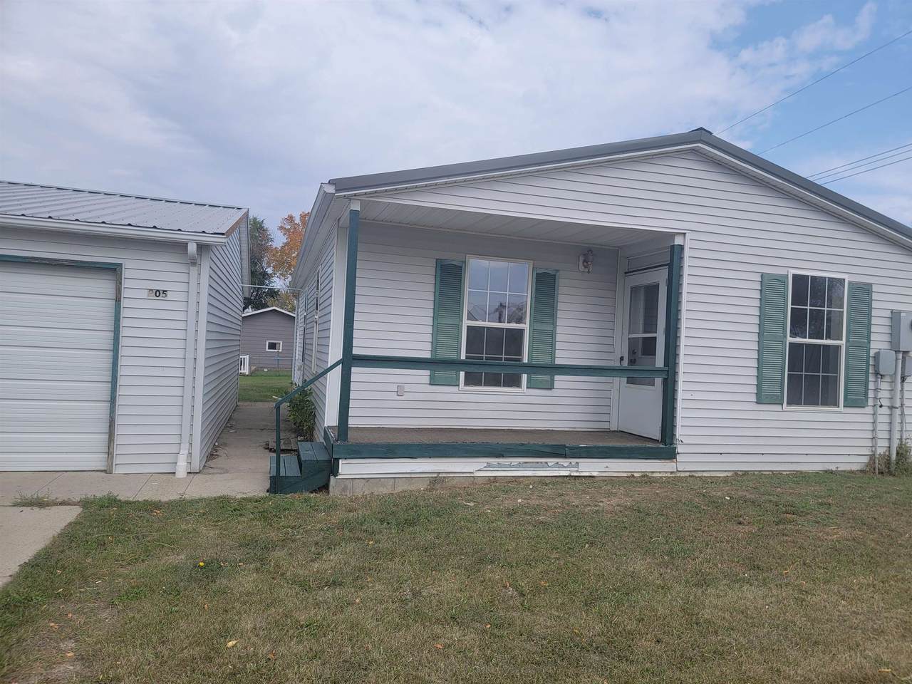 203 6TH ST - Photo 1