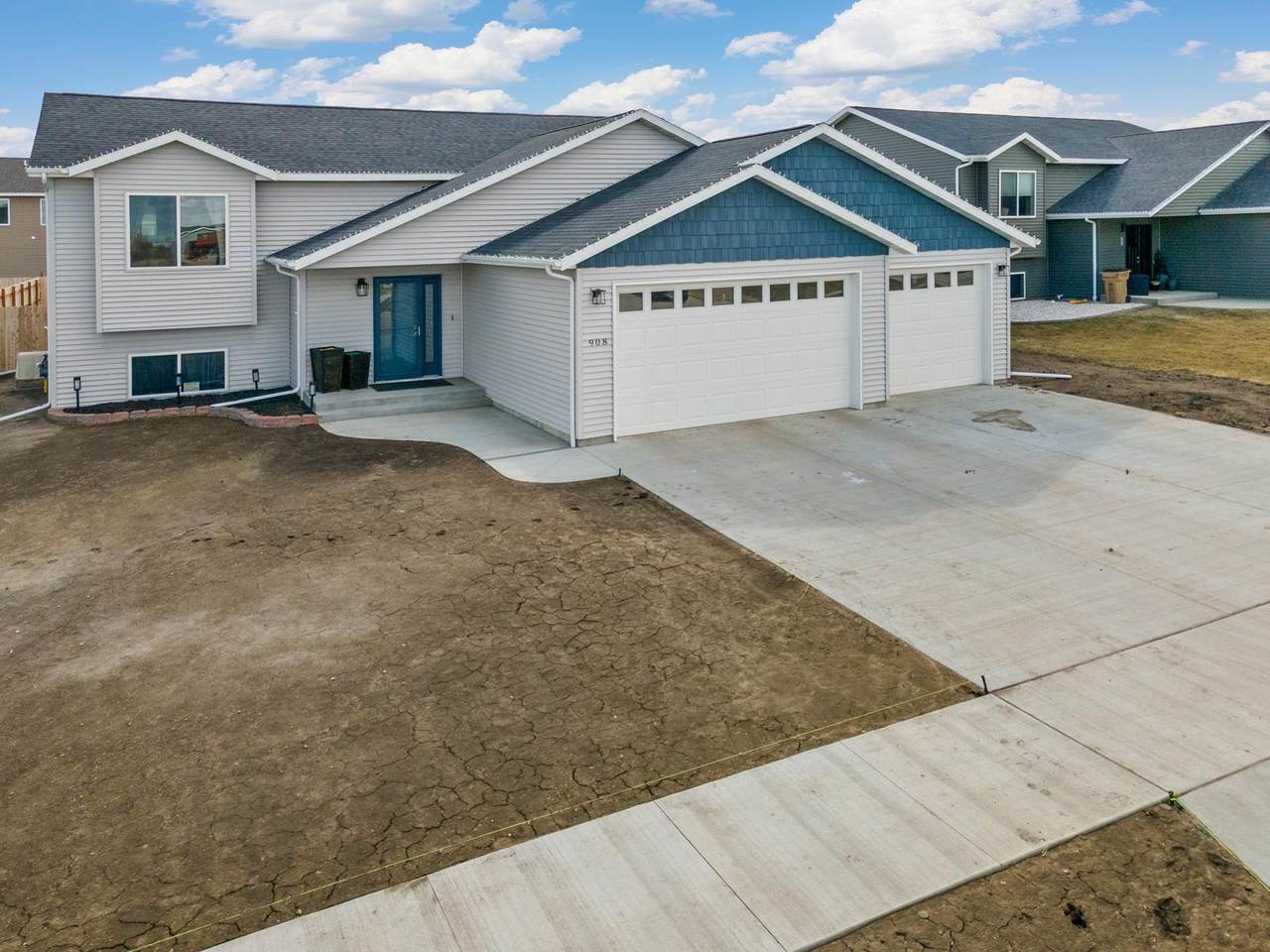 908 34th Ave. - Photo 1