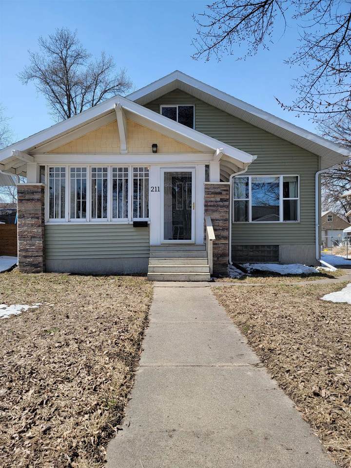 211 8th St - Photo 1