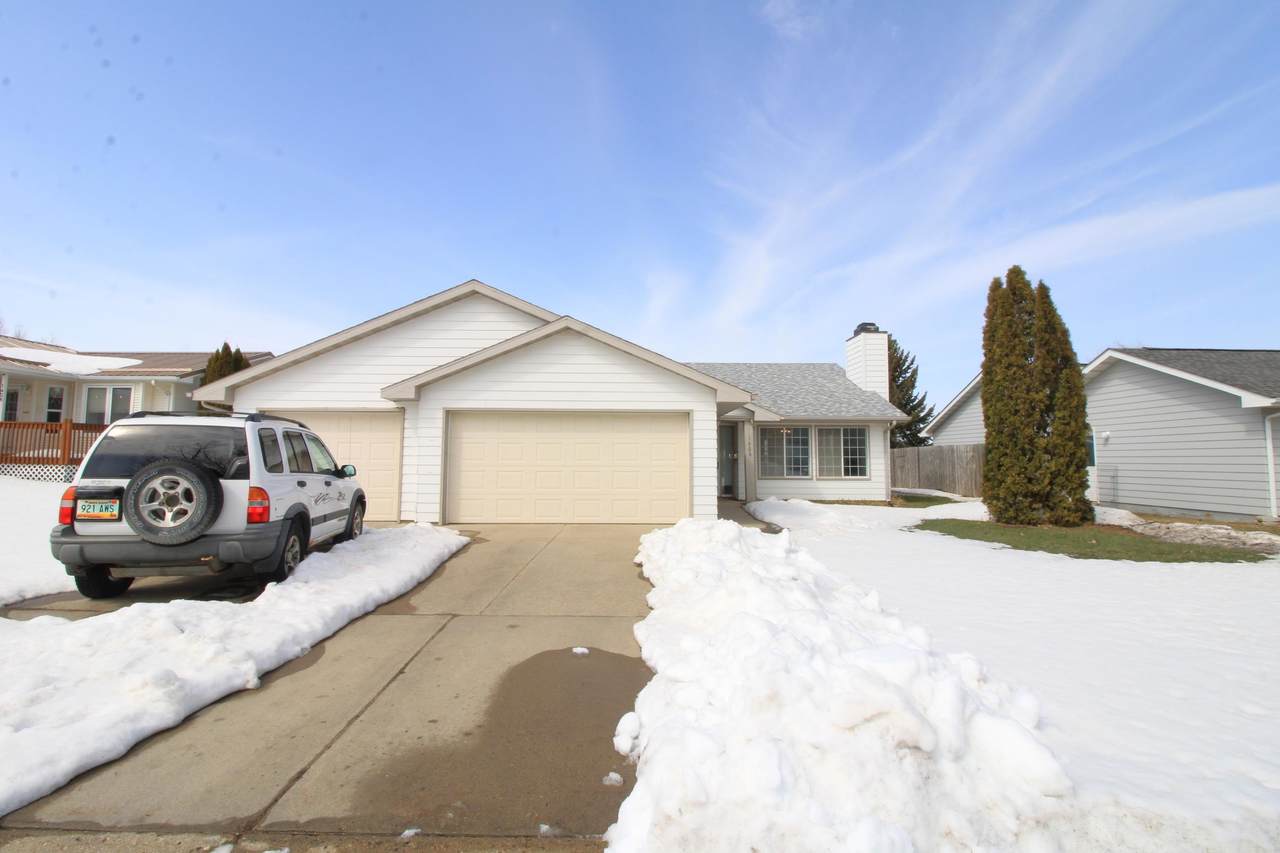 1424 Cottonwood Ave - Photo 1