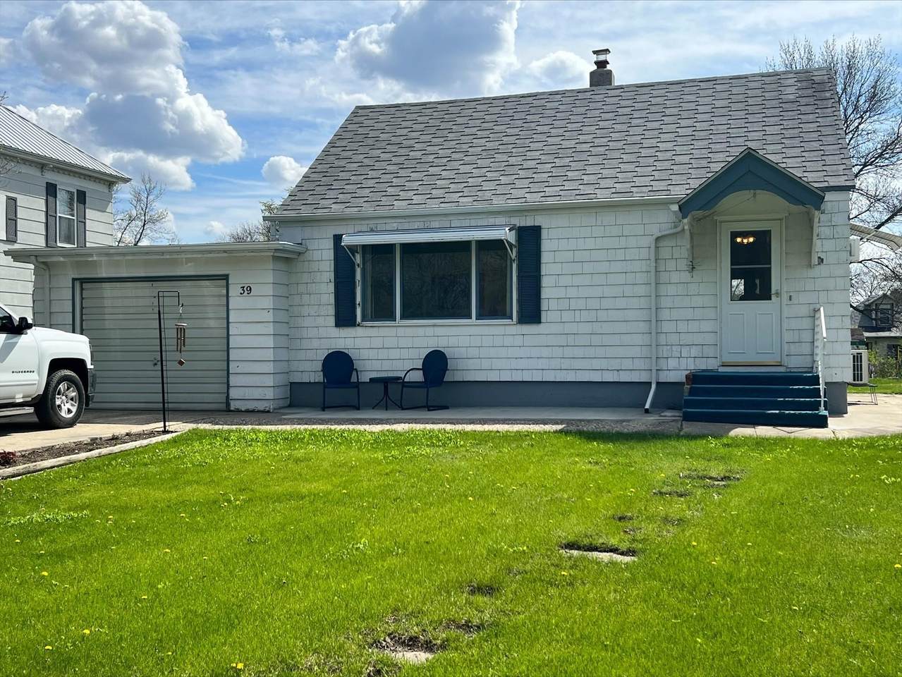 39 Bernice Ave - Photo 1