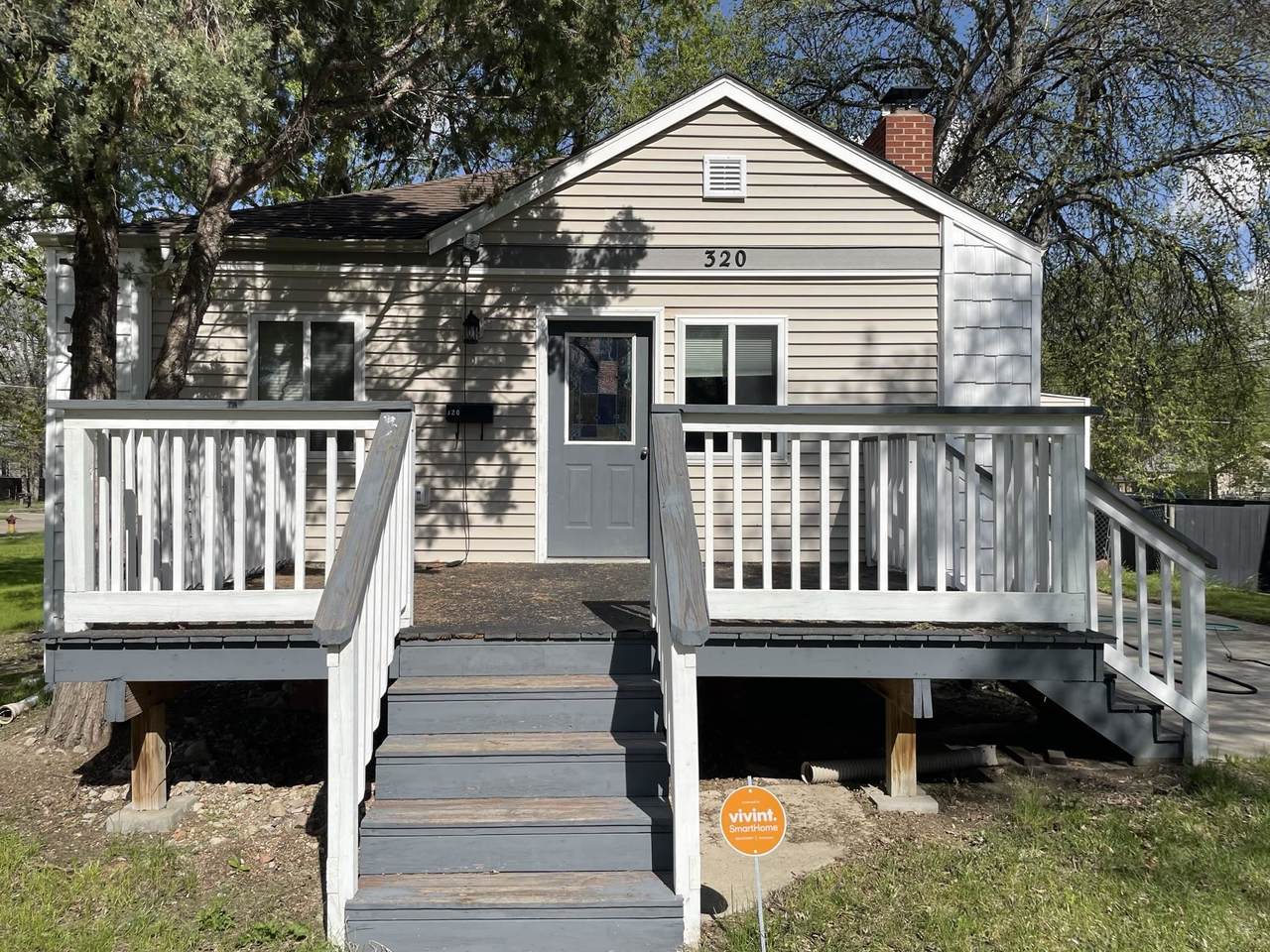 320 7th St - Photo 1