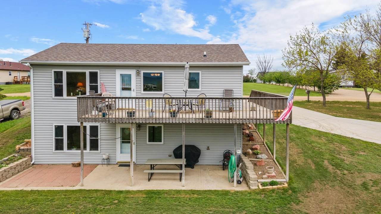 1404 33S AVE - Photo 1