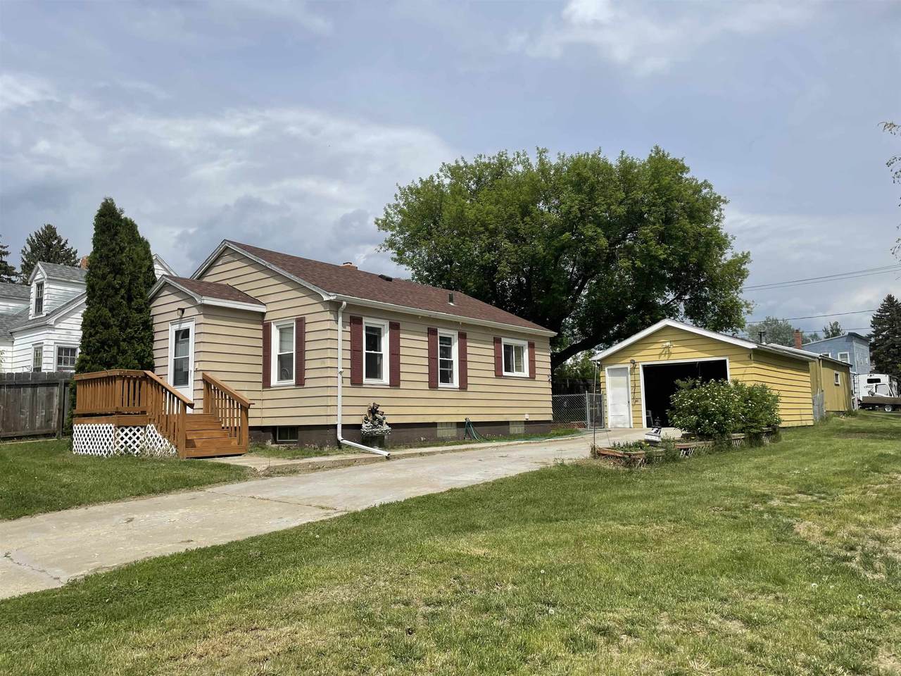 206 Cedar St - Photo 1