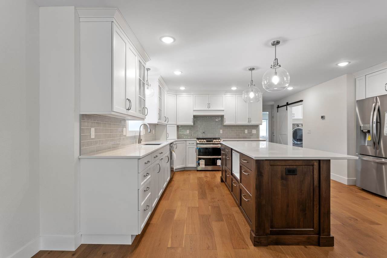 206 2ND AVE - Photo 1
