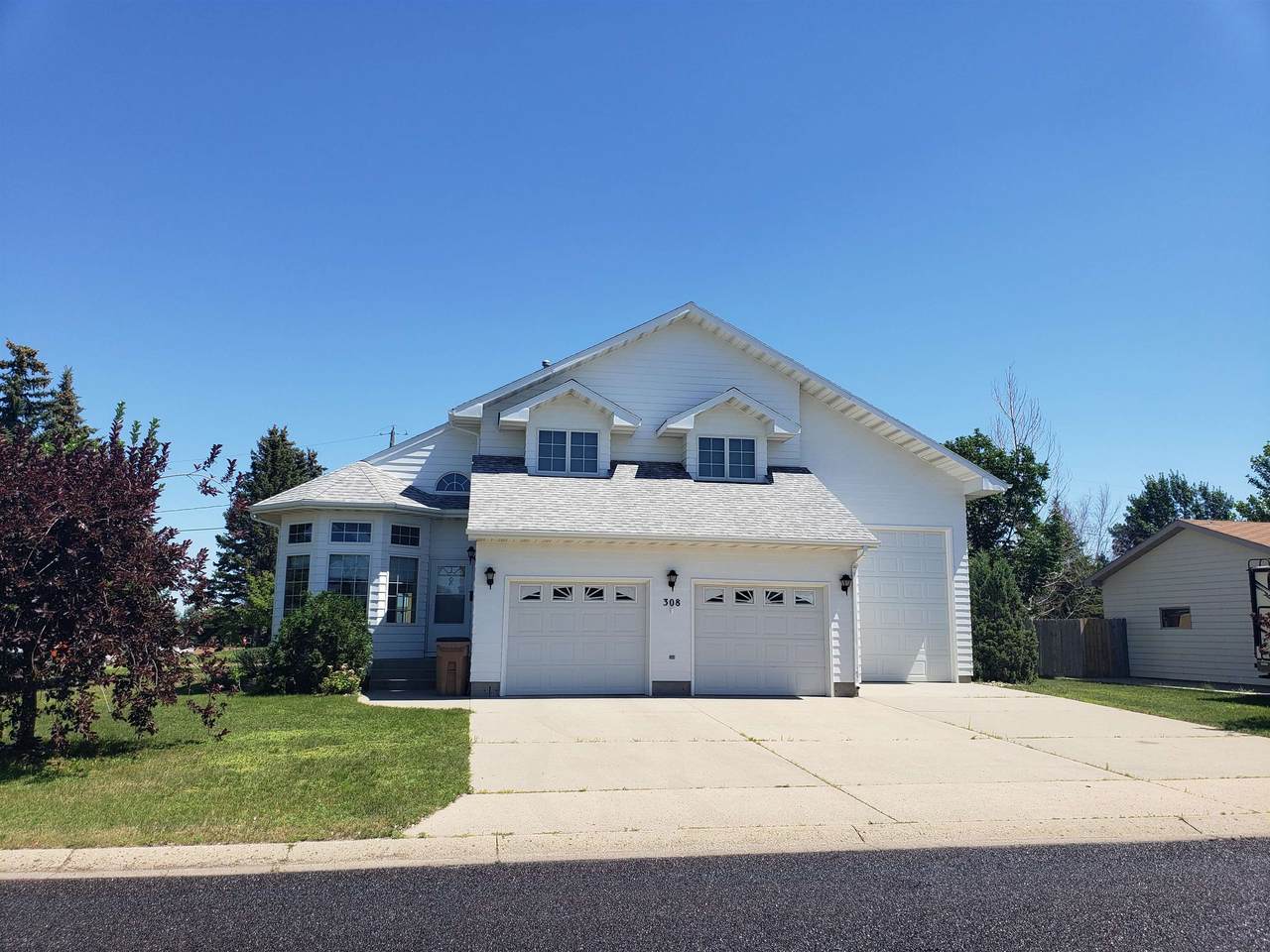308 28th St - Photo 1