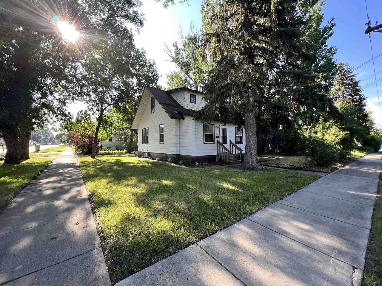520 8th St - Photo 1