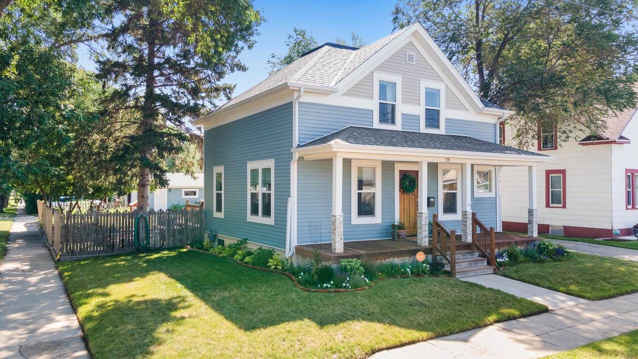 530 6TH ST - Photo 1