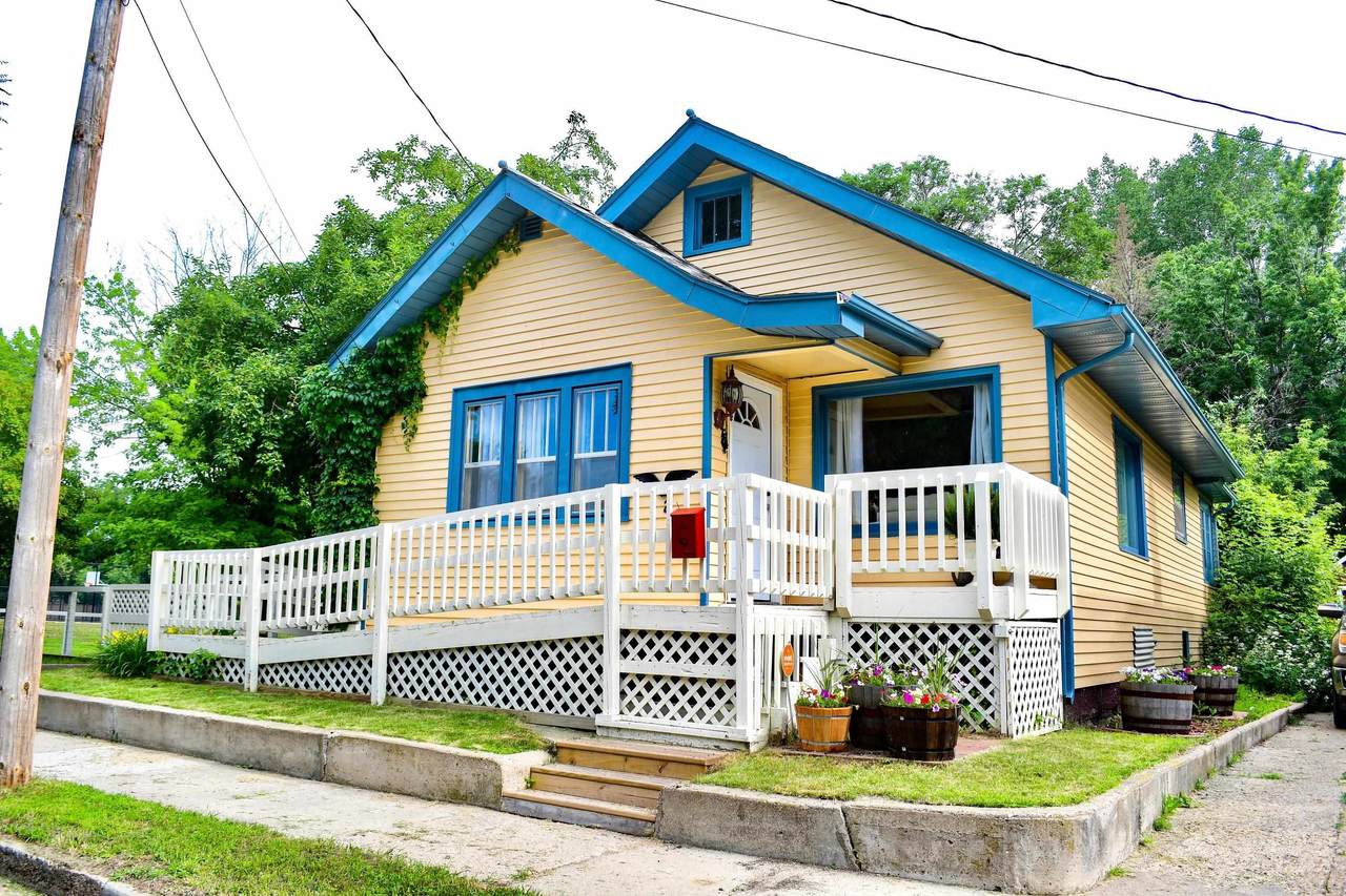 2 8th Avenue - Photo 1