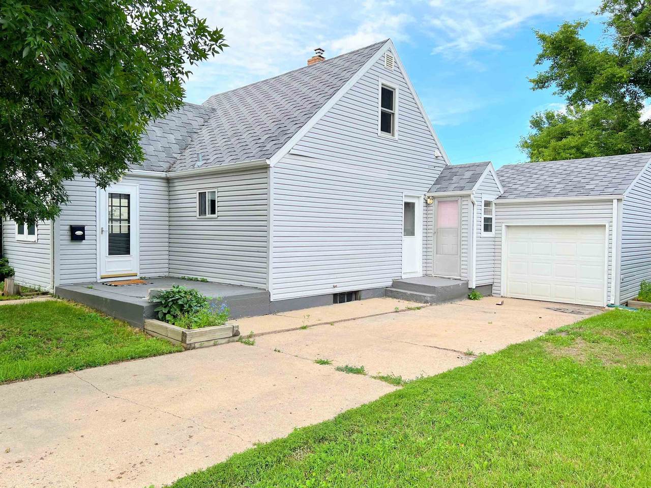 420 21ST ST - Photo 1
