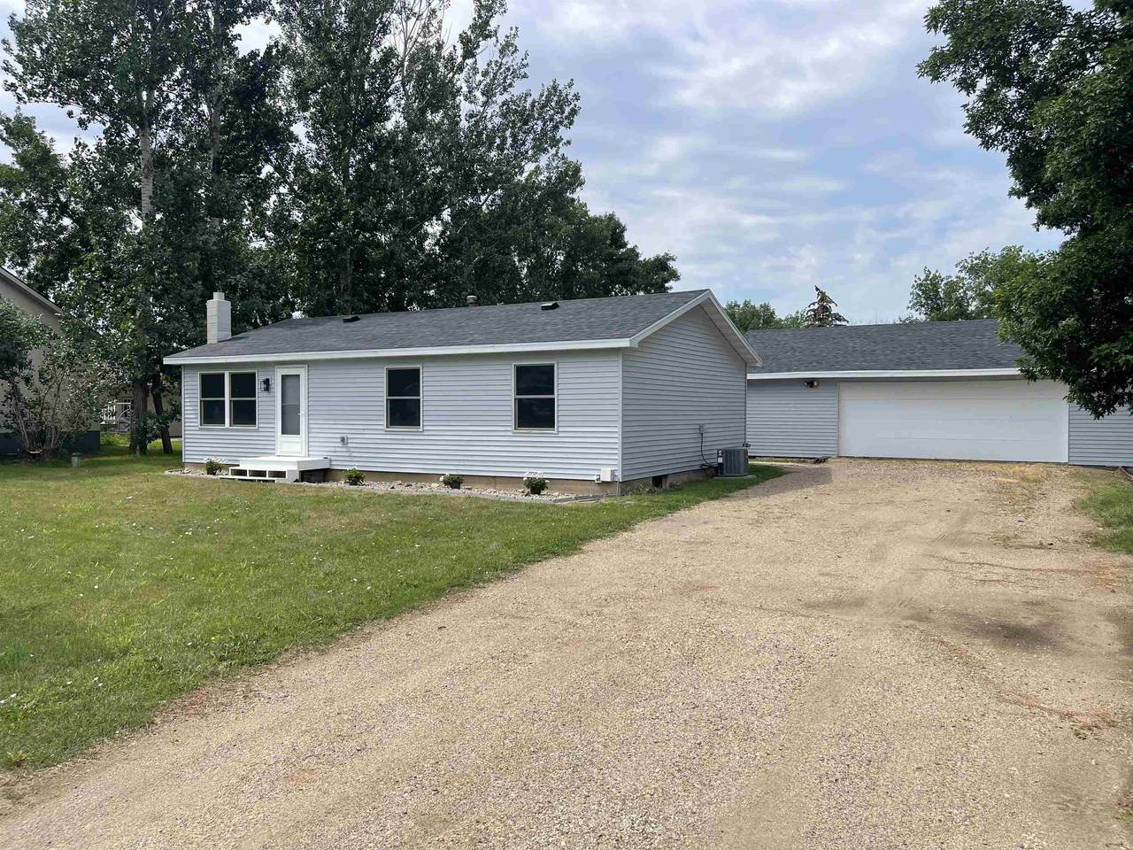 3004 47th St - Photo 1