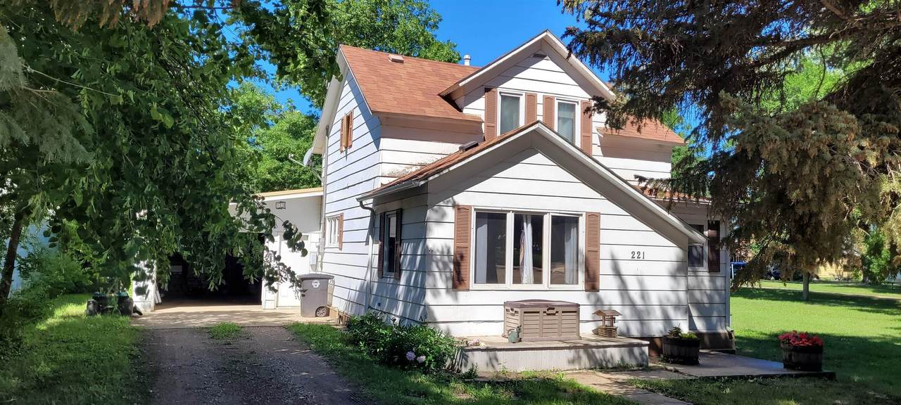 221 2nd St - Photo 1
